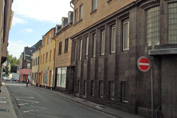 Bild vor der barrierefreien Umgestaltung der Straße "Im Hombrich West"